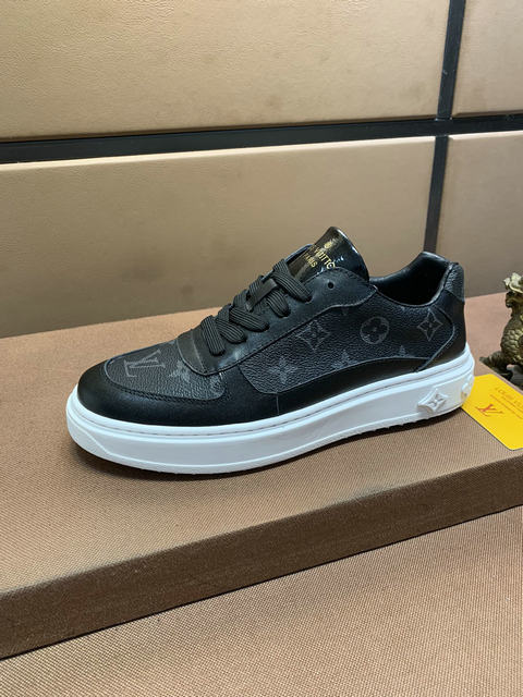 men LV shoes-045
